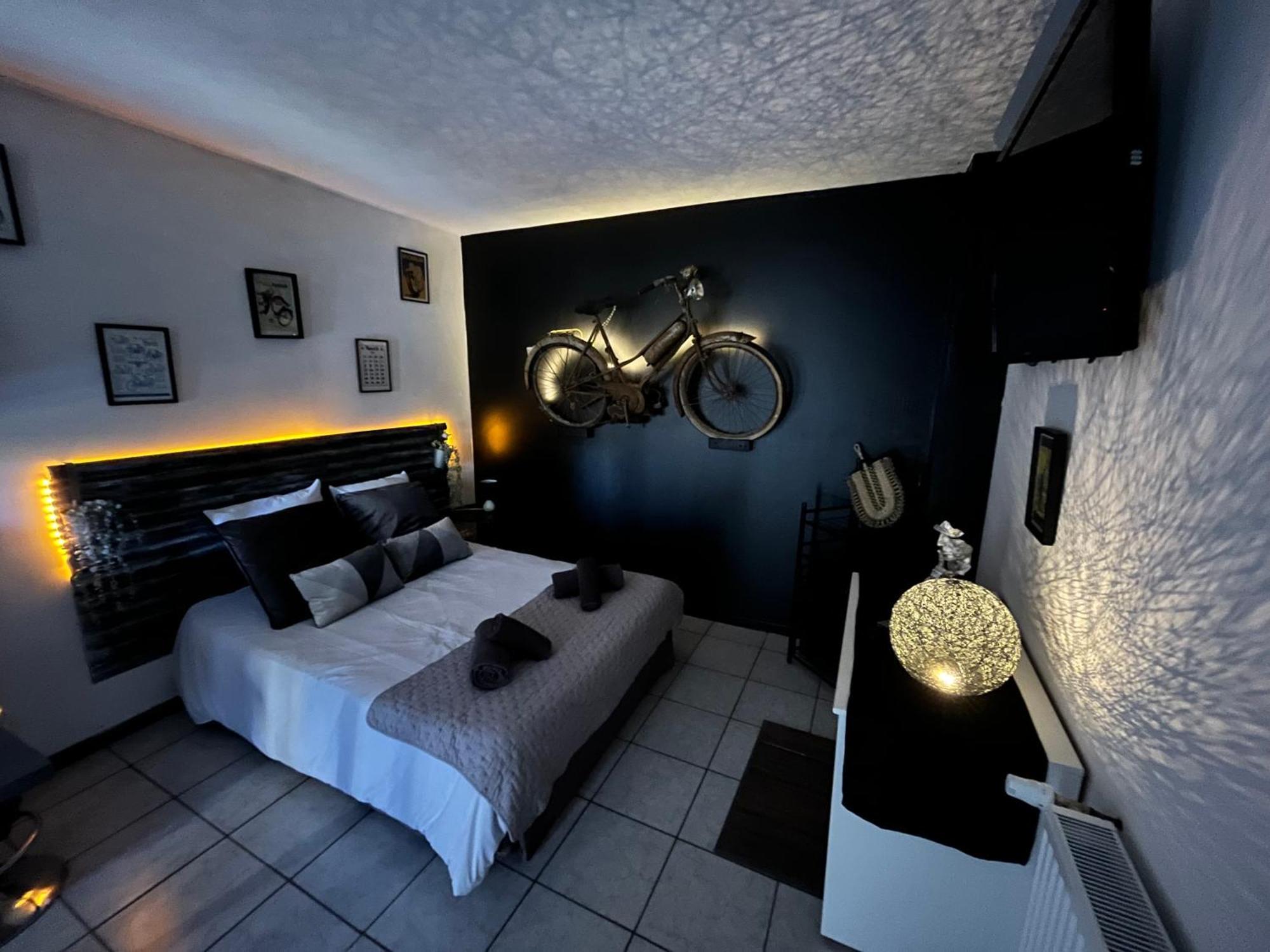 "Le Maloya" Chalets Independants -Chambre Balneo - Relais Motards Lacaune Eksteriør bilde
