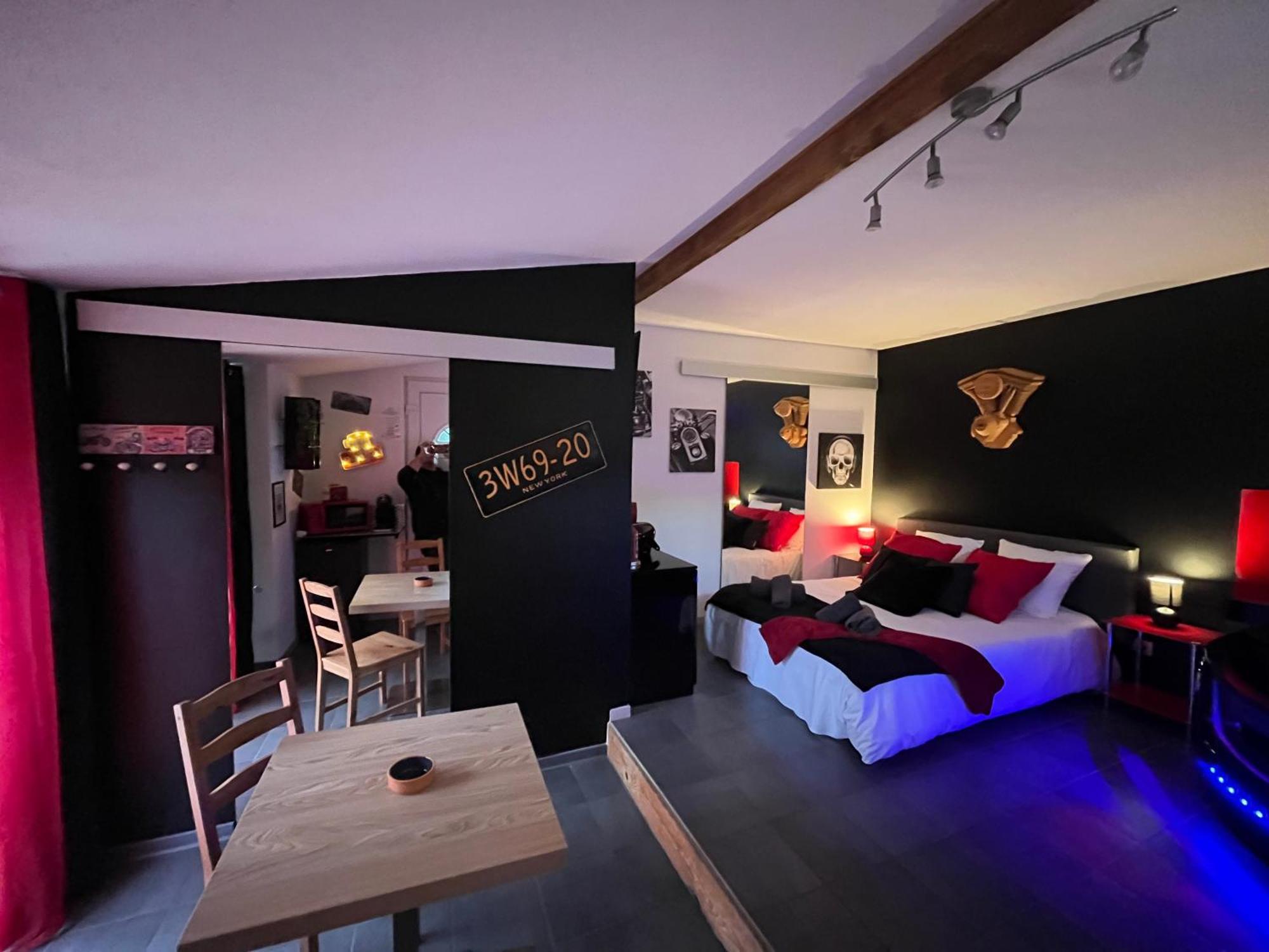 "Le Maloya" Chalets Independants -Chambre Balneo - Relais Motards Lacaune Eksteriør bilde