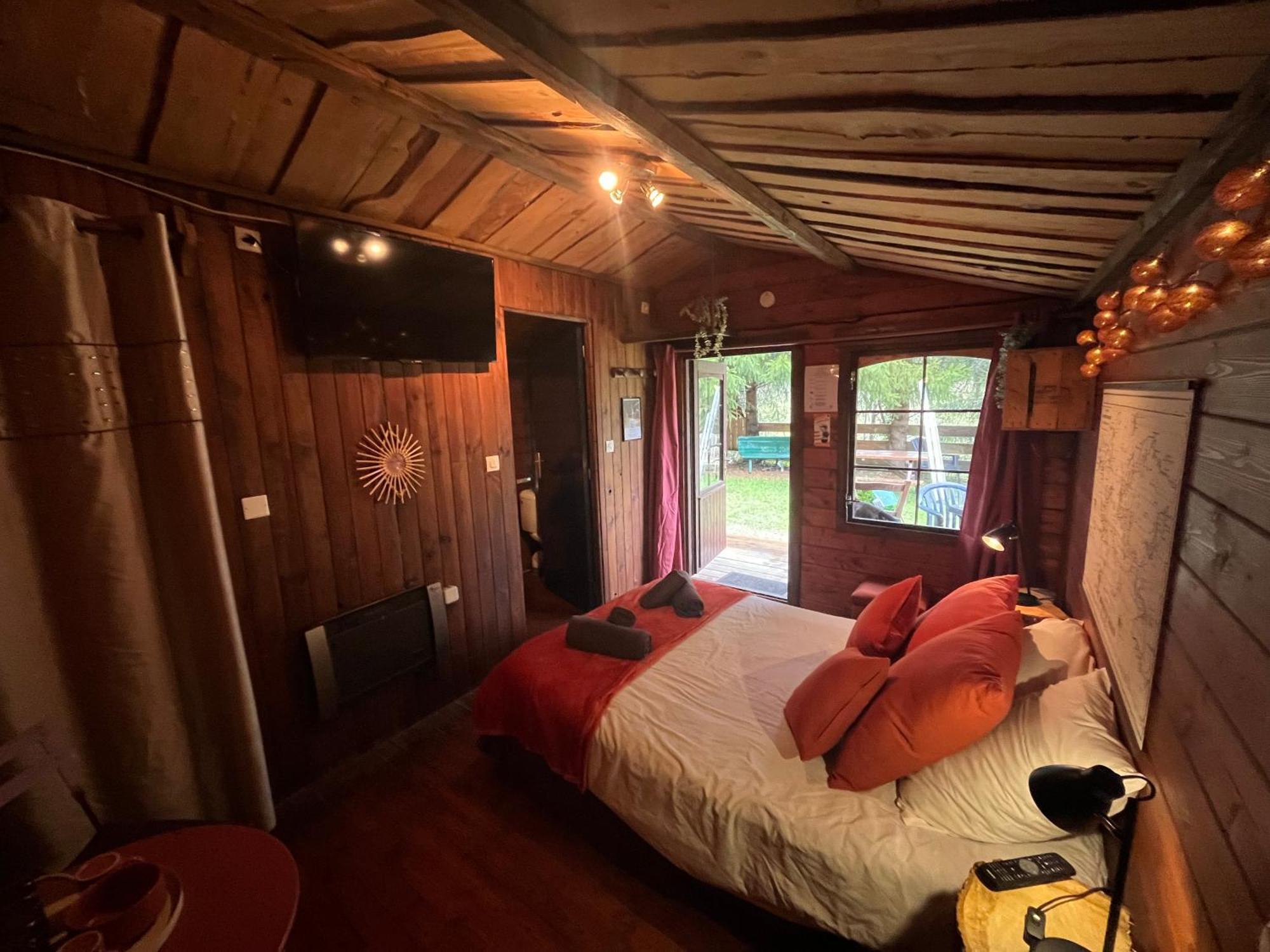 "Le Maloya" Chalets Independants -Chambre Balneo - Relais Motards Lacaune Eksteriør bilde
