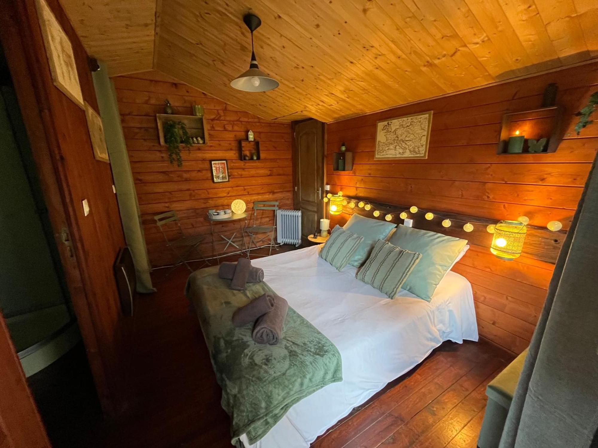 "Le Maloya" Chalets Independants -Chambre Balneo - Relais Motards Lacaune Eksteriør bilde