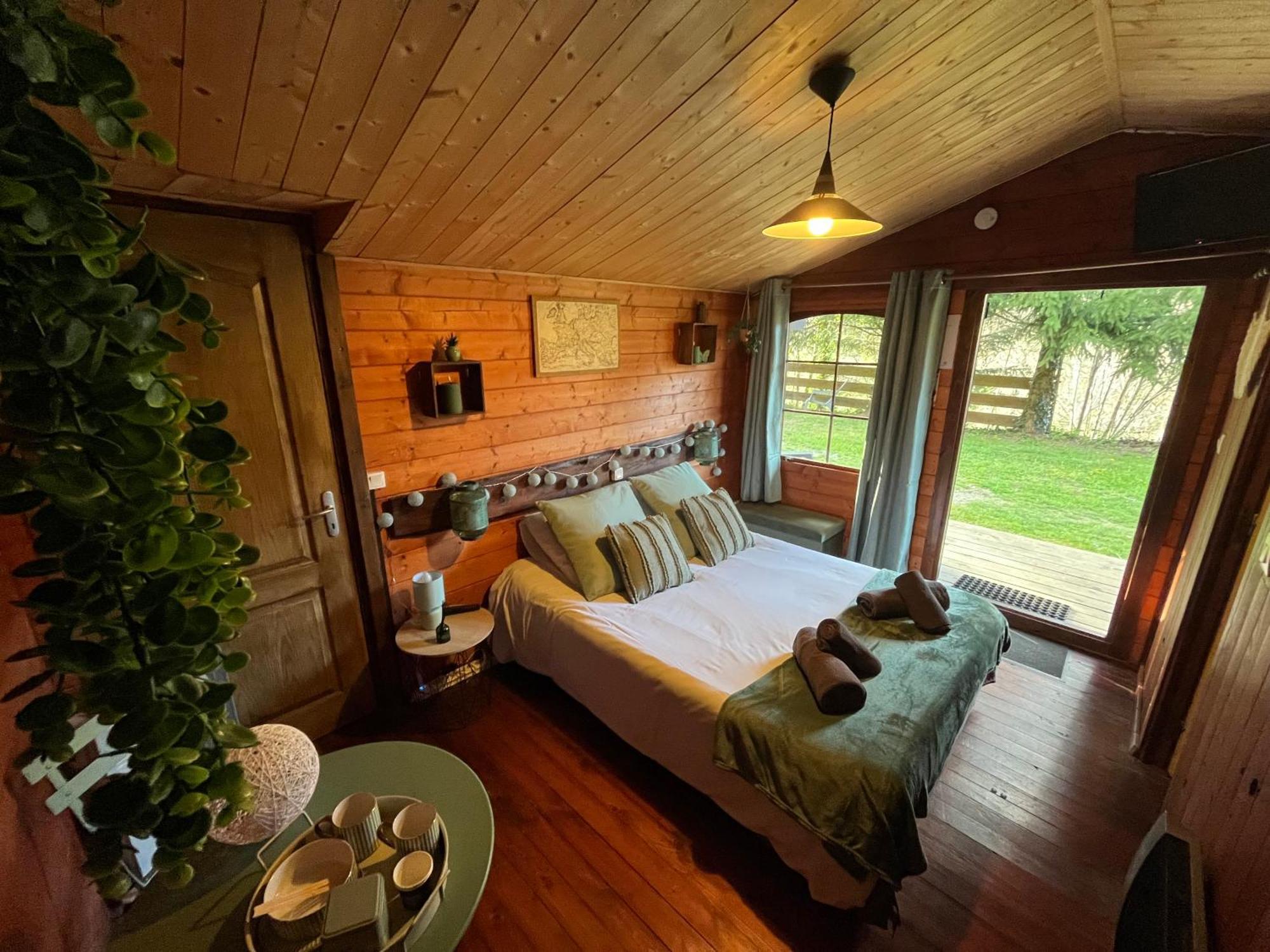 "Le Maloya" Chalets Independants -Chambre Balneo - Relais Motards Lacaune Eksteriør bilde