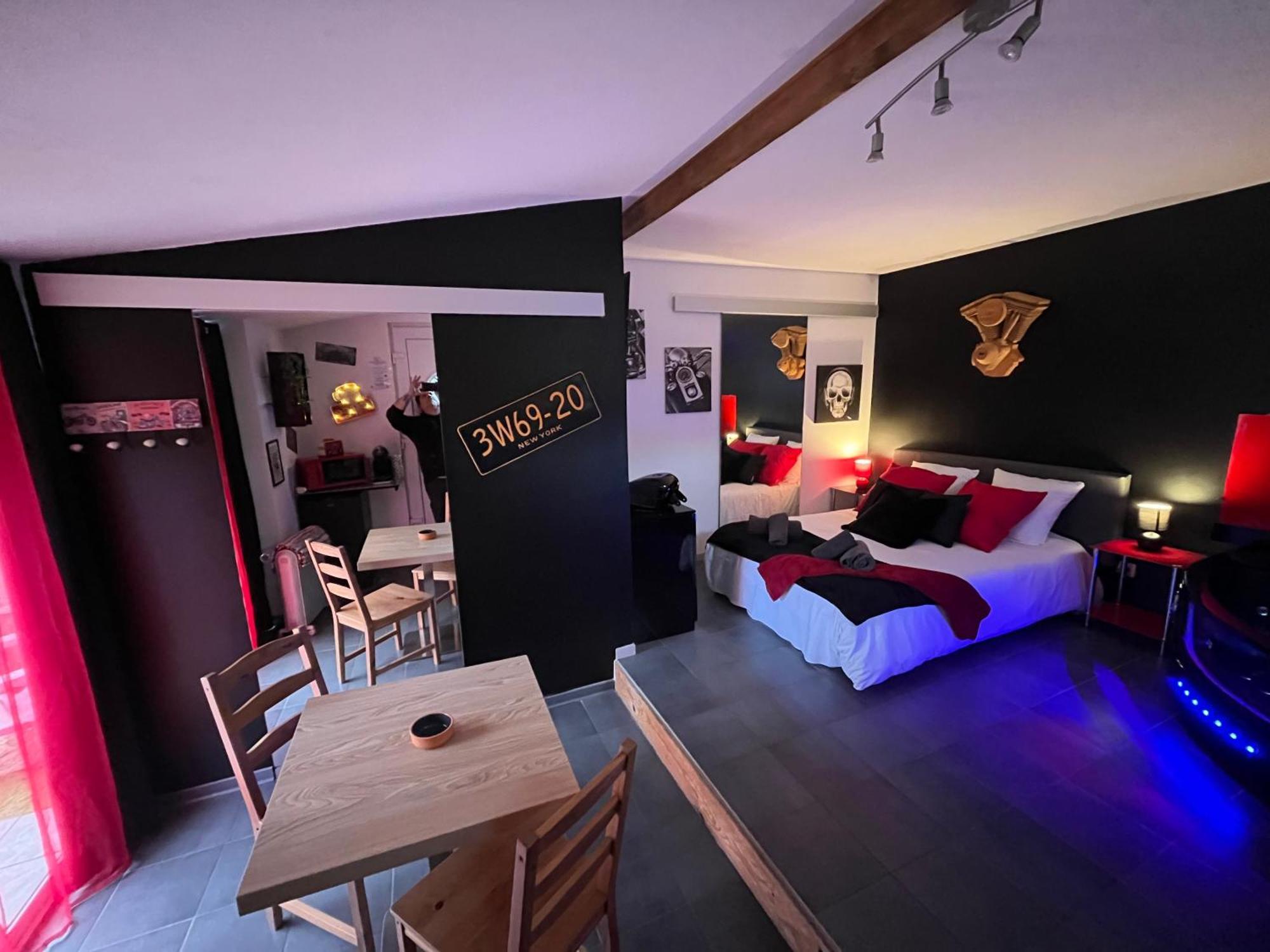 "Le Maloya" Chalets Independants -Chambre Balneo - Relais Motards Lacaune Eksteriør bilde