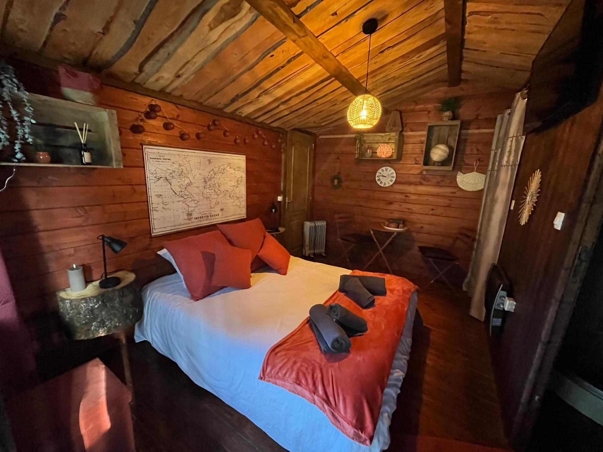 "Le Maloya" Chalets Independants -Chambre Balneo - Relais Motards Lacaune Eksteriør bilde