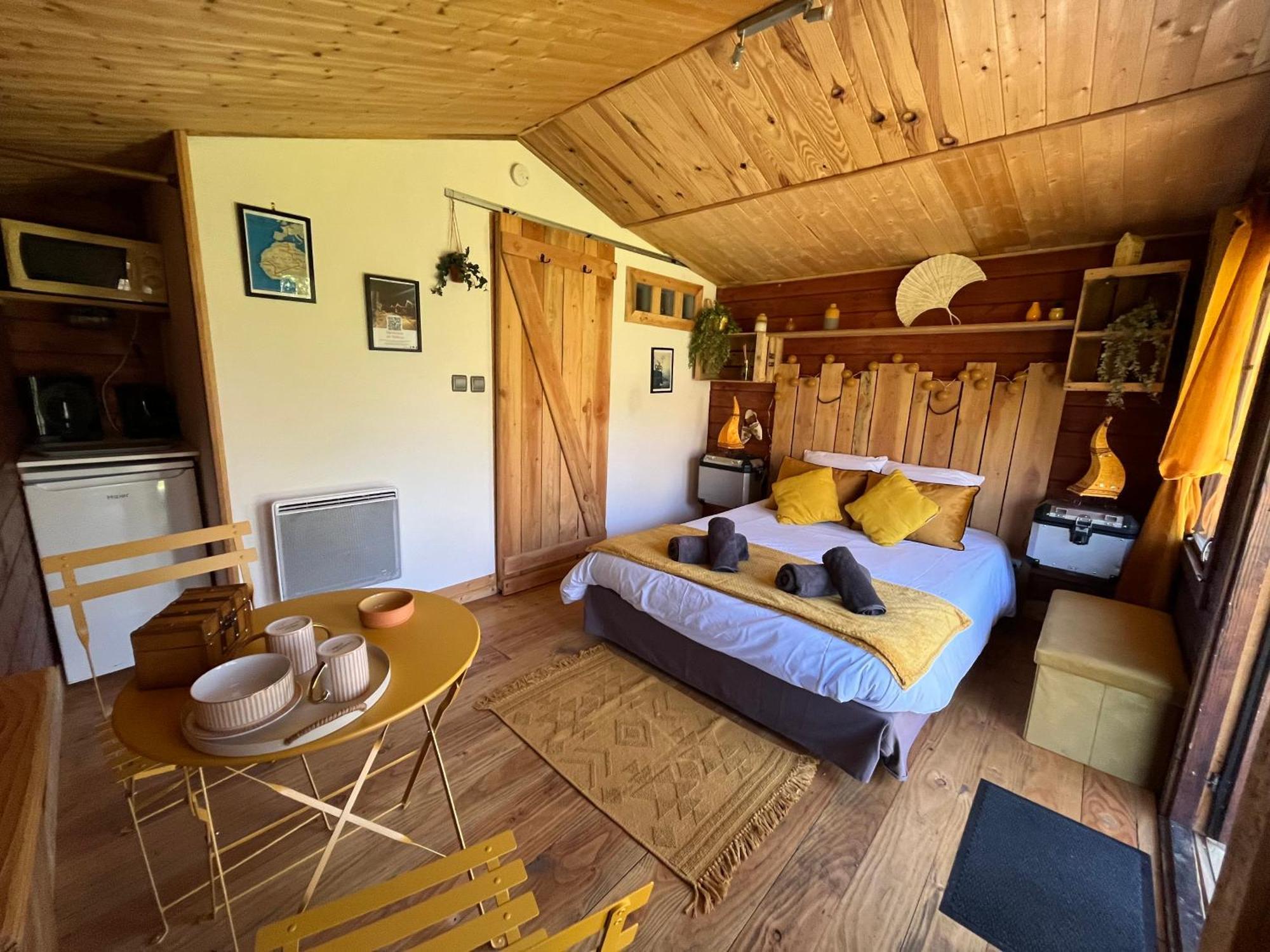 "Le Maloya" Chalets Independants -Chambre Balneo - Relais Motards Lacaune Eksteriør bilde