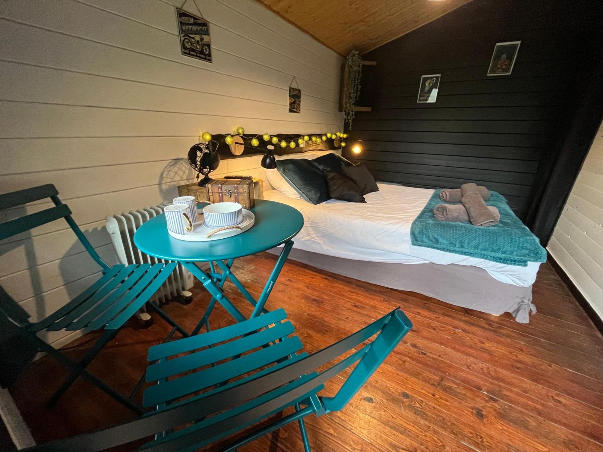 "Le Maloya" Chalets Independants -Chambre Balneo - Relais Motards Lacaune Eksteriør bilde