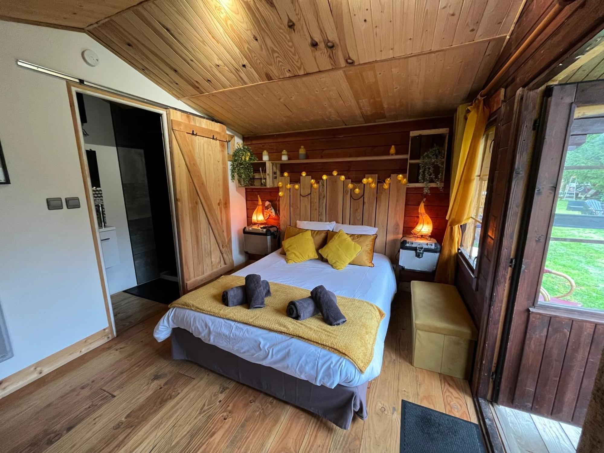 "Le Maloya" Chalets Independants -Chambre Balneo - Relais Motards Lacaune Eksteriør bilde