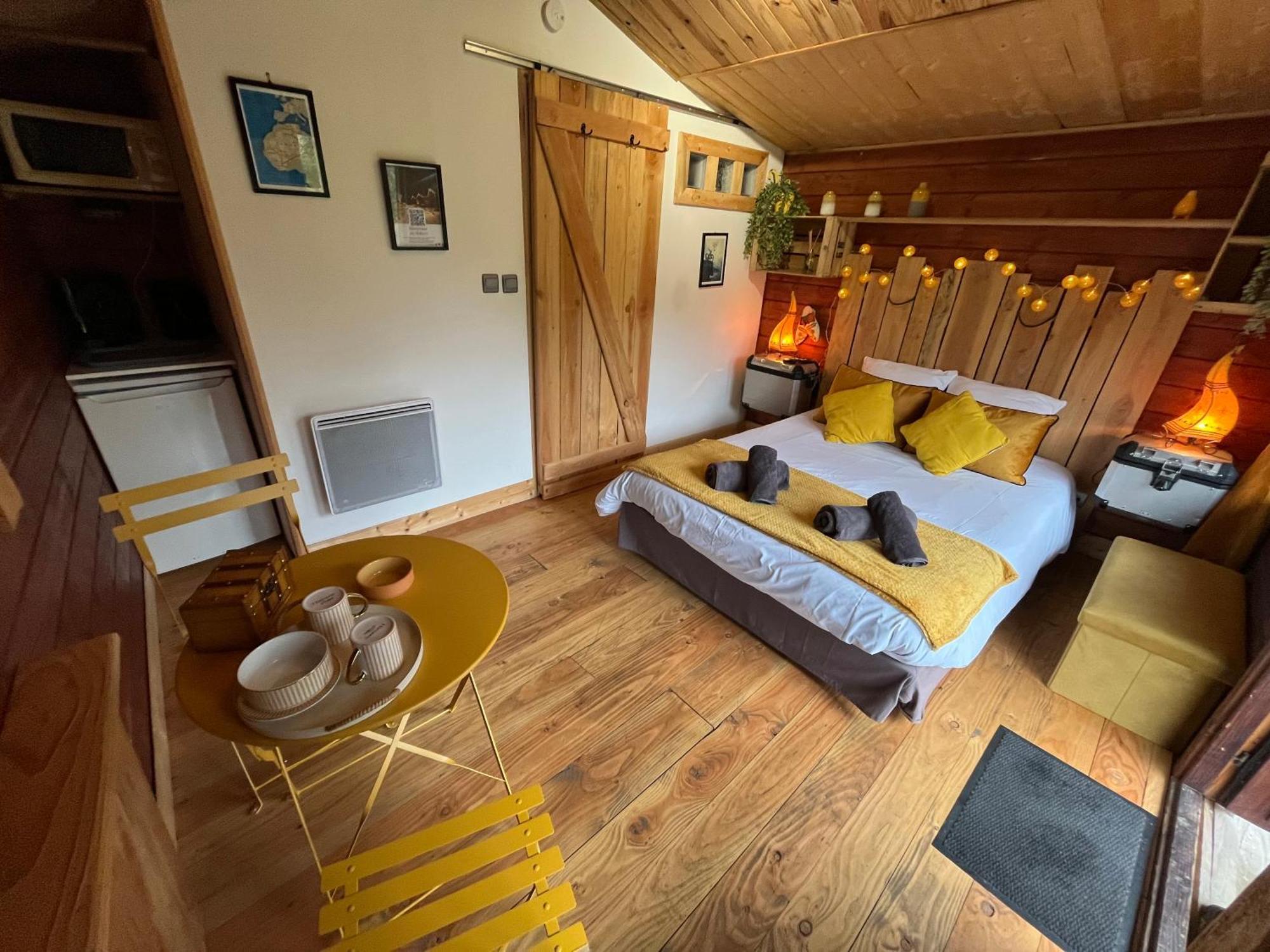 "Le Maloya" Chalets Independants -Chambre Balneo - Relais Motards Lacaune Eksteriør bilde