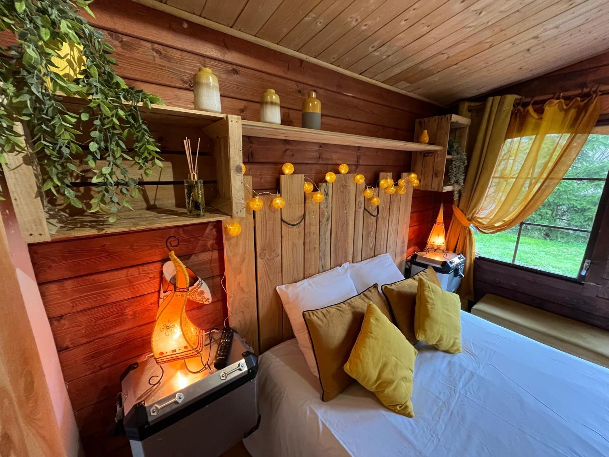 "Le Maloya" Chalets Independants -Chambre Balneo - Relais Motards Lacaune Eksteriør bilde