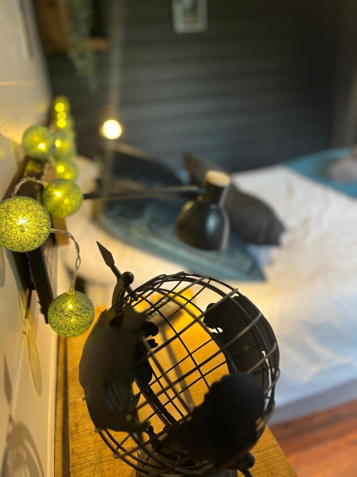 "Le Maloya" Chalets Independants -Chambre Balneo - Relais Motards Lacaune Eksteriør bilde