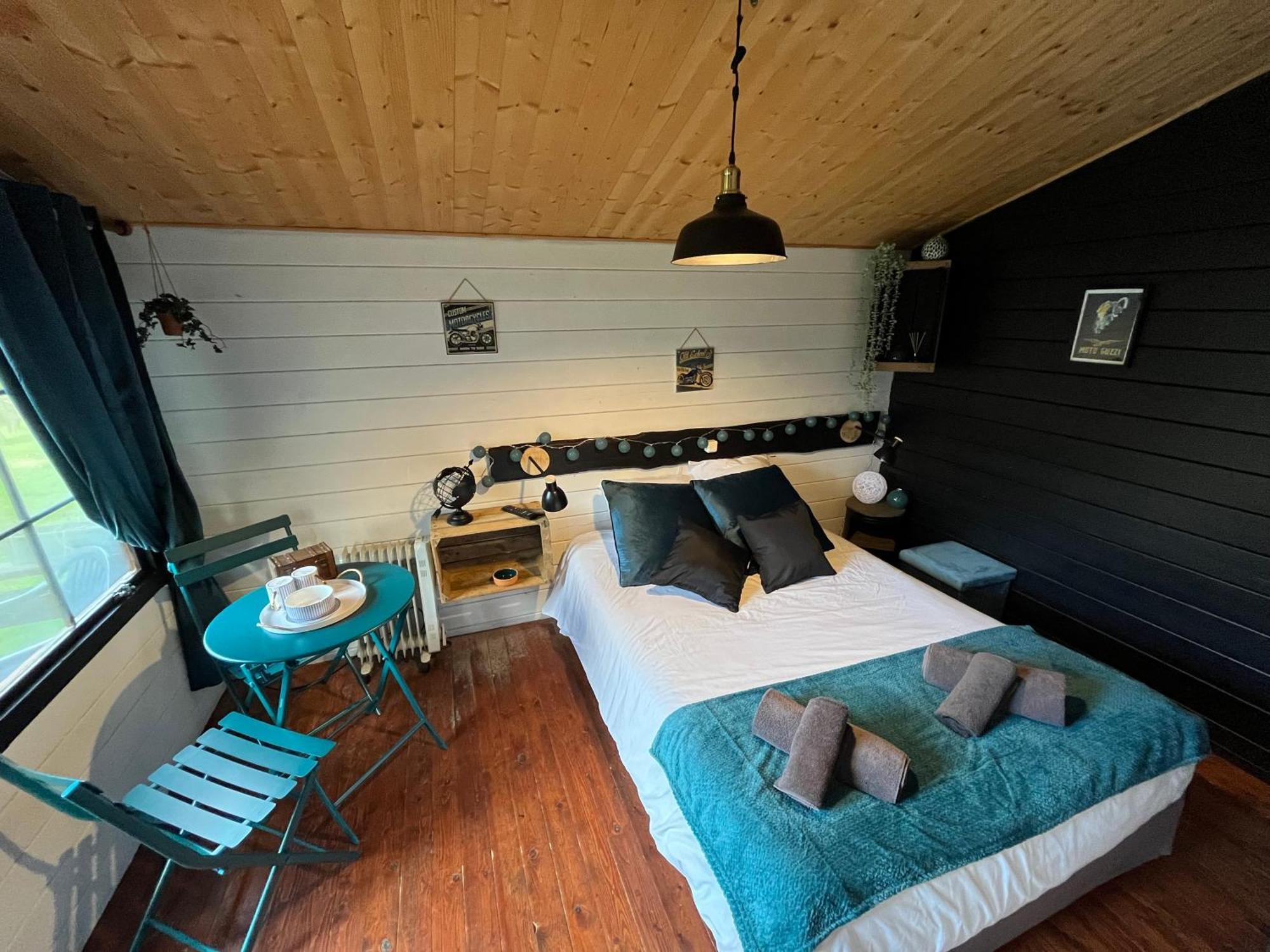 "Le Maloya" Chalets Independants -Chambre Balneo - Relais Motards Lacaune Eksteriør bilde