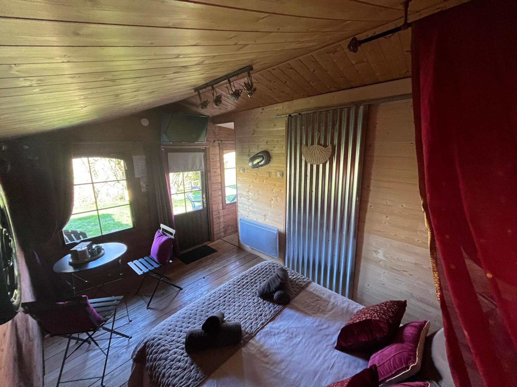 "Le Maloya" Chalets Independants -Chambre Balneo - Relais Motards Lacaune Eksteriør bilde